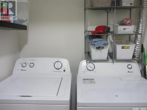 528 J Avenue N, Saskatoon, SK - Indoor Photo Showing Laundry Room