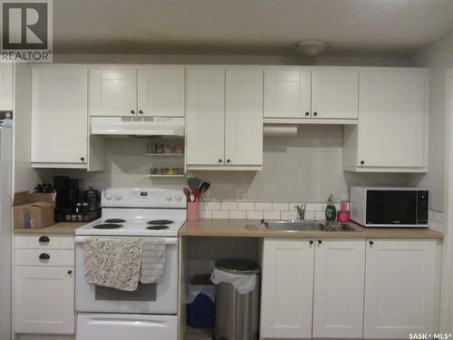 528 J Avenue N, Saskatoon, SK - Indoor Photo Showing Kitchen