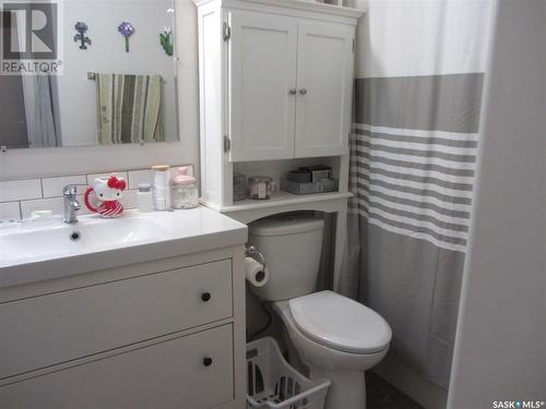 528 J Avenue N, Saskatoon, SK - Indoor Photo Showing Bathroom