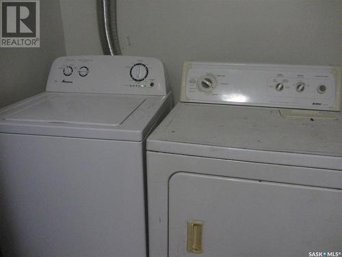 528 J Avenue N, Saskatoon, SK - Indoor Photo Showing Laundry Room