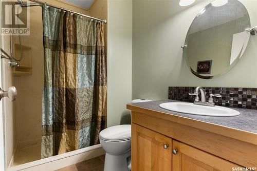 714 Callander Crescent N, Regina, SK - Indoor Photo Showing Bathroom