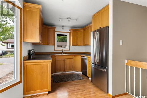 714 Callander Crescent N, Regina, SK - Indoor Photo Showing Kitchen With Stainless Steel Kitchen With Double Sink