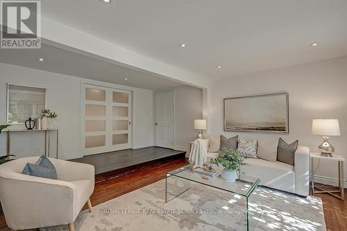 50 Burnet Street, Oakville, ON - Indoor Photo Showing Living Room