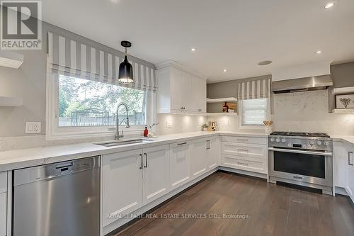 50 Burnet Street, Oakville, ON - Indoor Photo Showing Kitchen With Upgraded Kitchen