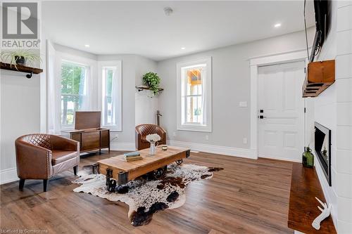 1329 Brant Highway 54, Caledonia, ON - Indoor Photo Showing Living Room