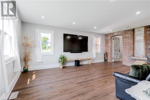 1329 Brant Highway 54, Caledonia, ON - Indoor Photo Showing Living Room