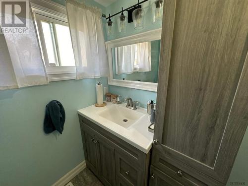 6 Teck Ave, Kirkland Lake, ON - Indoor Photo Showing Bathroom