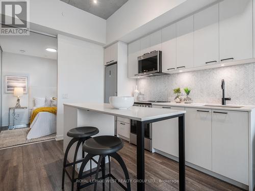 713 - 1808 St. Clair Avenue W, Toronto (Weston-Pellam Park), ON - Indoor Photo Showing Kitchen With Upgraded Kitchen