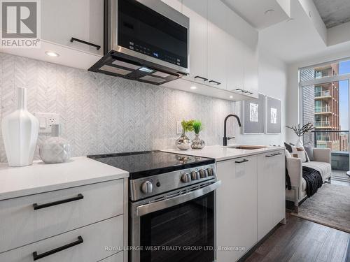 713 - 1808 St. Clair Avenue W, Toronto (Weston-Pellam Park), ON - Indoor Photo Showing Kitchen With Upgraded Kitchen