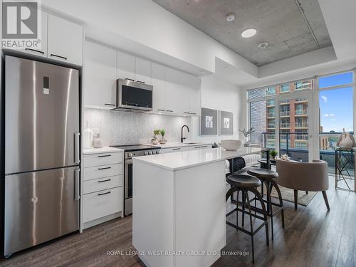 713 - 1808 St. Clair Avenue W, Toronto (Weston-Pellam Park), ON - Indoor Photo Showing Kitchen With Upgraded Kitchen