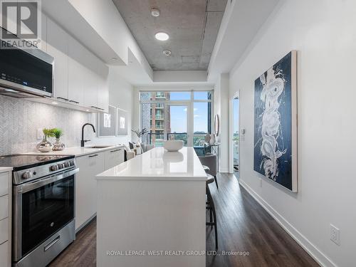 713 - 1808 St. Clair Avenue W, Toronto (Weston-Pellam Park), ON - Indoor Photo Showing Kitchen With Upgraded Kitchen