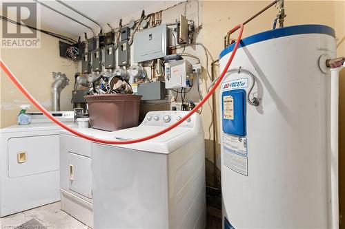 coin op laundry - 258 South Drive, Simcoe, ON - Indoor Photo Showing Laundry Room