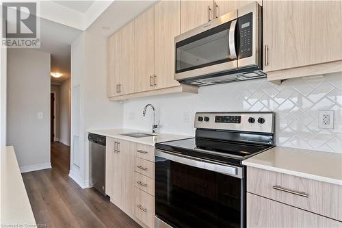 121 #8 Highway Unit# 516, Stoney Creek, ON - Indoor Photo Showing Kitchen