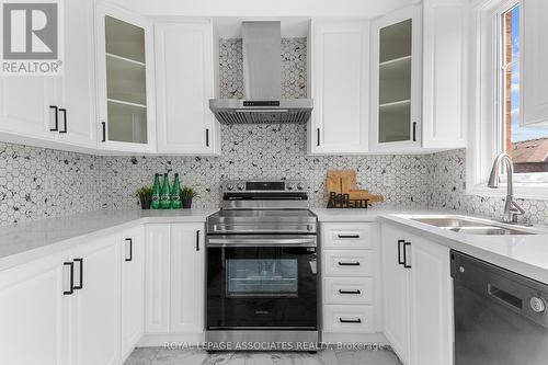 4 Powers Valley Court, Ajax (South East), ON - Indoor Photo Showing Kitchen With Double Sink With Upgraded Kitchen