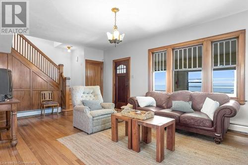 13171 Lakeshore Road, Wainfleet, ON - Indoor Photo Showing Living Room