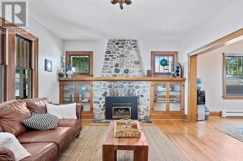 13171 Lakeshore Road, Wainfleet, ON - Indoor Photo Showing Living Room With Fireplace