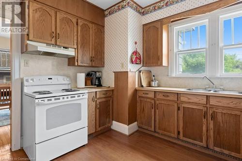 13171 Lakeshore Road, Wainfleet, ON - Indoor Photo Showing Kitchen With Double Sink