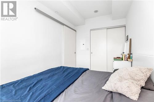 159 Dundas Street E Unit# 4103, Toronto, ON - Indoor Photo Showing Bedroom