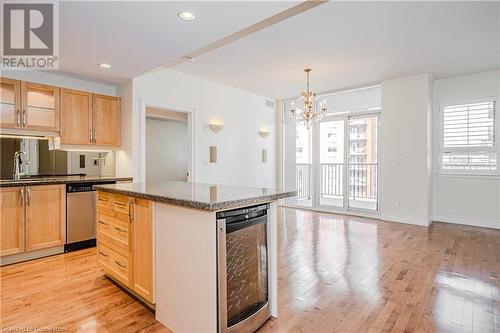 399 Elizabeth Street Unit# 611, Burlington, ON - Indoor Photo Showing Kitchen