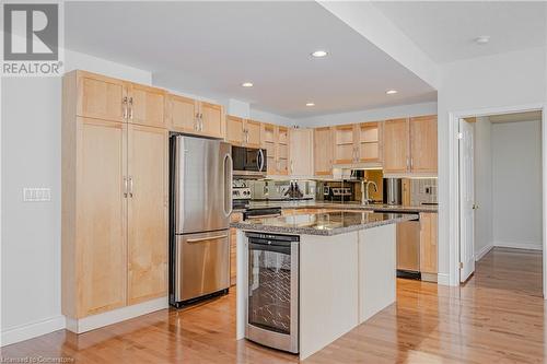 399 Elizabeth Street Unit# 611, Burlington, ON - Indoor Photo Showing Kitchen