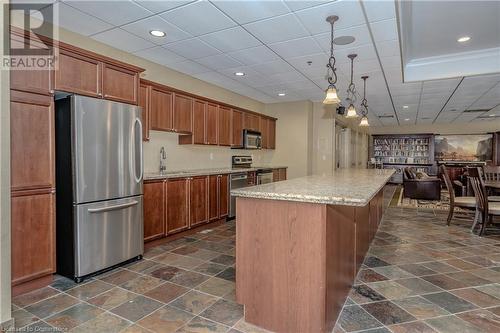 399 Elizabeth Street Unit# 611, Burlington, ON - Indoor Photo Showing Kitchen