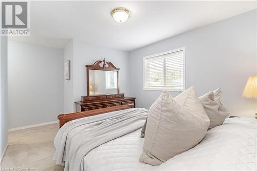 63 Hillgarden Drive, Stoney Creek, ON - Indoor Photo Showing Bedroom