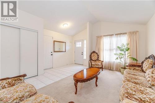 63 Hillgarden Drive, Stoney Creek, ON - Indoor Photo Showing Living Room