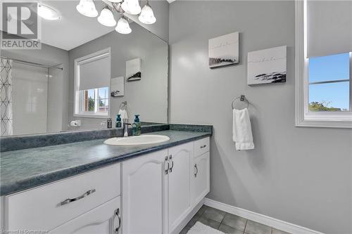 30 Philomena Drive, Hamilton, ON - Indoor Photo Showing Bathroom