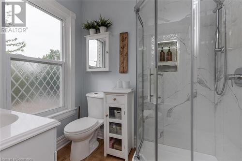 2411 Lakeshore Road, Burlington, ON - Indoor Photo Showing Bathroom