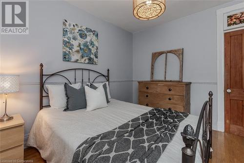 2411 Lakeshore Road, Burlington, ON - Indoor Photo Showing Bedroom