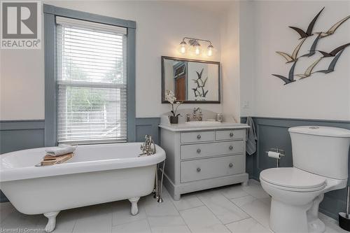 2411 Lakeshore Road, Burlington, ON - Indoor Photo Showing Bathroom