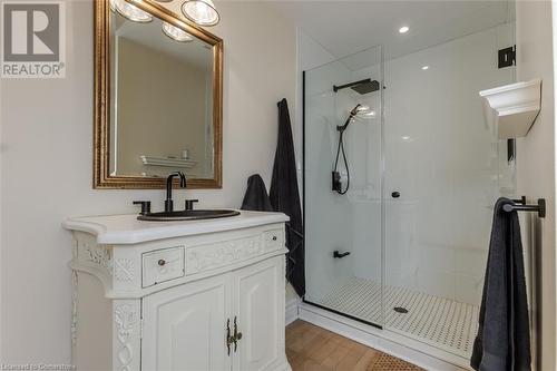 2411 Lakeshore Road, Burlington, ON - Indoor Photo Showing Bathroom