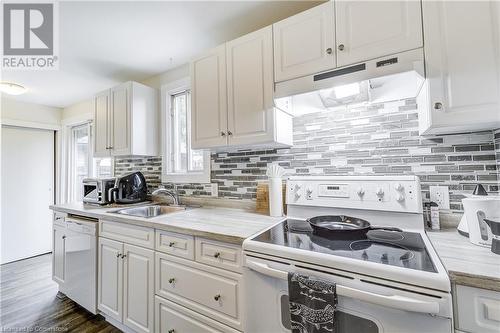 185 Simcoe Street E, Hamilton, ON - Indoor Photo Showing Kitchen