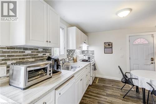 185 Simcoe Street E, Hamilton, ON - Indoor Photo Showing Kitchen