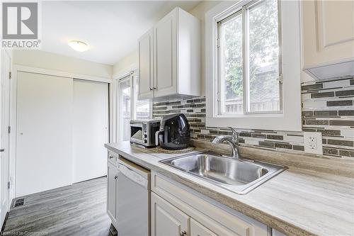 185 Simcoe Street E, Hamilton, ON - Indoor Photo Showing Kitchen