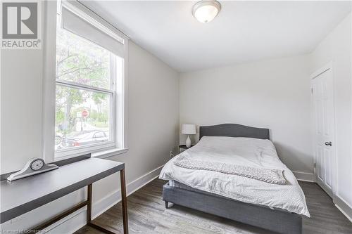 185 Simcoe Street E, Hamilton, ON - Indoor Photo Showing Bedroom