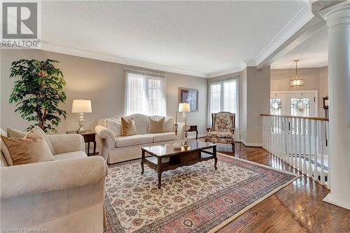 144 Cove Crescent, Stoney Creek, ON - Indoor Photo Showing Living Room