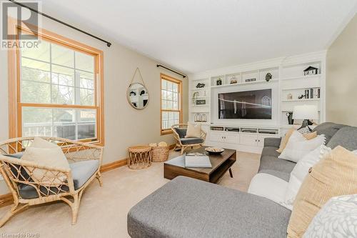 5776 Wellington Rd 26, Rockwood, ON - Indoor Photo Showing Living Room