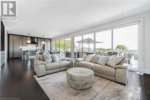 49 Kenmir Avenue, Niagara-On-The-Lake, ON - Indoor Photo Showing Living Room