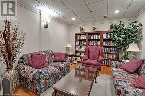 415 Locust Street Unit# 1001, Burlington, ON - Indoor Photo Showing Living Room