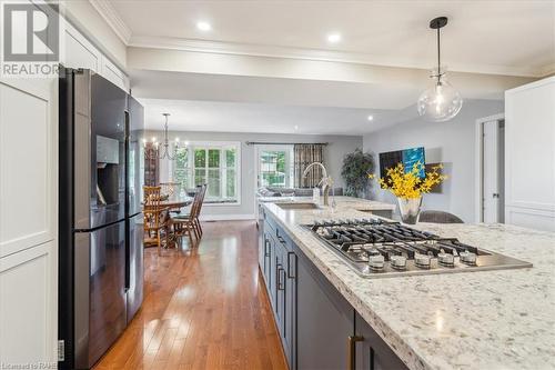 501 Upper Paradise Road, Hamilton, ON - Indoor Photo Showing Kitchen With Upgraded Kitchen