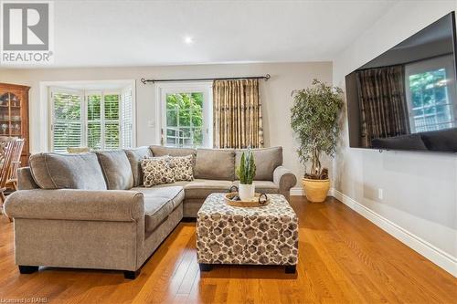 501 Upper Paradise Road, Hamilton, ON - Indoor Photo Showing Living Room