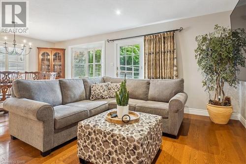 501 Upper Paradise Road, Hamilton, ON - Indoor Photo Showing Living Room