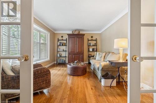 501 Upper Paradise Road, Hamilton, ON - Indoor Photo Showing Living Room