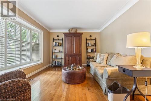 501 Upper Paradise Road, Hamilton, ON - Indoor Photo Showing Living Room