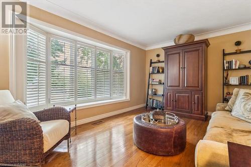 501 Upper Paradise Road, Hamilton, ON - Indoor Photo Showing Living Room