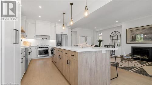 121 Whitefish Crescent, Stoney Creek, ON - Indoor Photo Showing Kitchen With Upgraded Kitchen