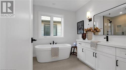 121 Whitefish Crescent, Stoney Creek, ON - Indoor Photo Showing Bathroom