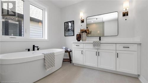 121 Whitefish Crescent, Stoney Creek, ON - Indoor Photo Showing Bathroom