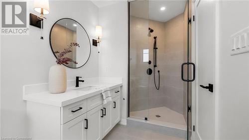 121 Whitefish Crescent, Stoney Creek, ON - Indoor Photo Showing Bathroom